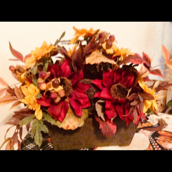 Autumn Mums and Leaves🍂Floral Accent Decor - Picture 3 of 6